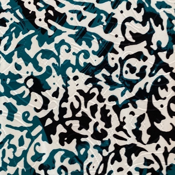 Top from JM Collection at Macys. Gorgeous modern print. Long sleeves. Medium - Picture 2 of 7